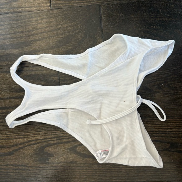 Out from under bra top - Picture 3 of 4